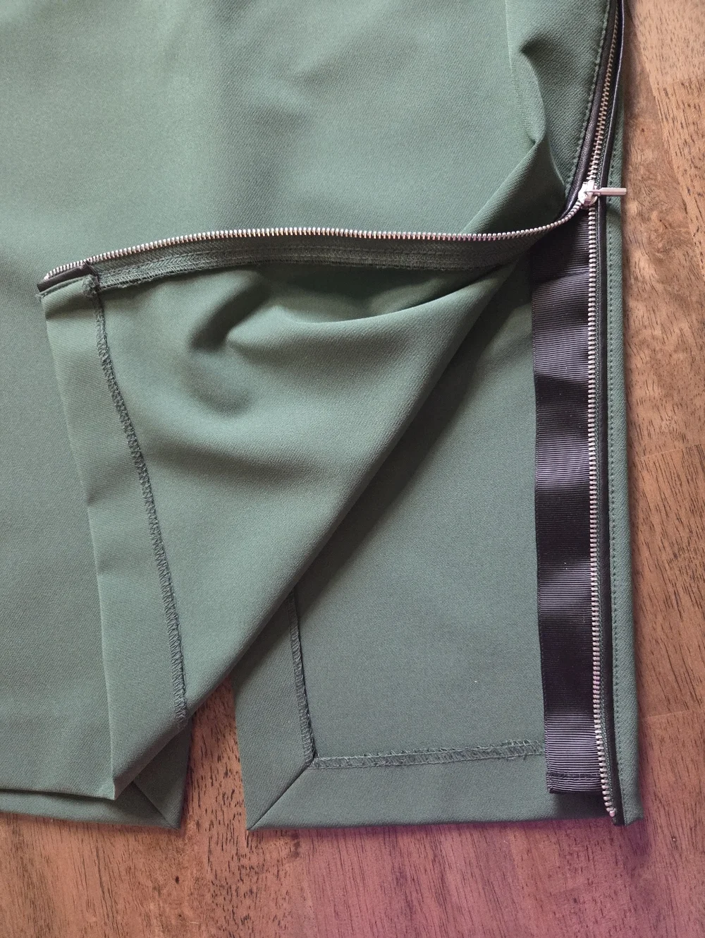 Zara Zipper Side With Faux Leather Piping Green Pencil Skirt - Picture 5 of 10